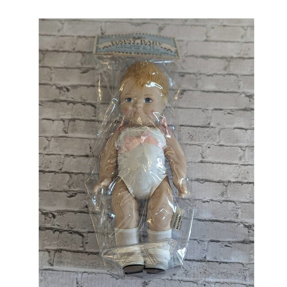 Daisy Kingdom Other - Vintage 1997 Daisy Kingdom Baby Doll Light Skin 12" Vinyl Blonde